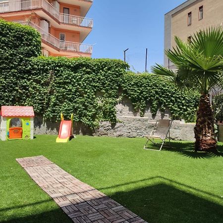Appartamento Incantevole Con Parcheggio E Giardino Катанія Екстер'єр фото